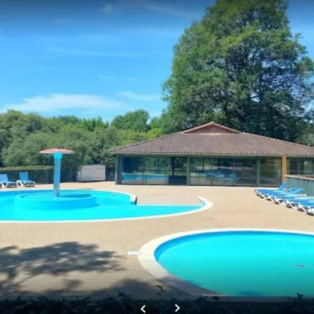 Zecamping 4 Pet Friendly Piscine Couverte Et Parcours Fitness Pressignac